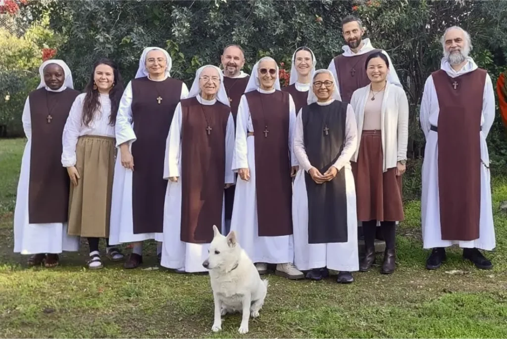 Brothers and sisters of the community in Emmaus